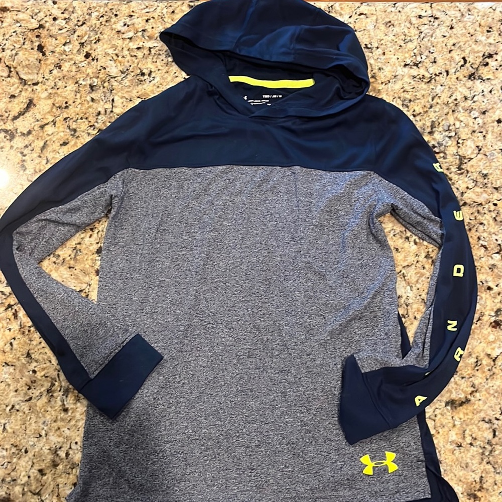 Under Armour lightweight hooded long sleeve pullover
